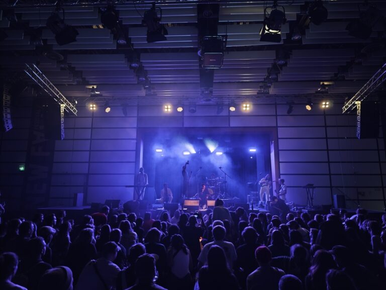 New Fall Festival 2024 New Fall Festival 2024, Konzert in der Rheinterrasse Düsseldorf